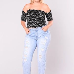 Ruched crop top with short sleeves